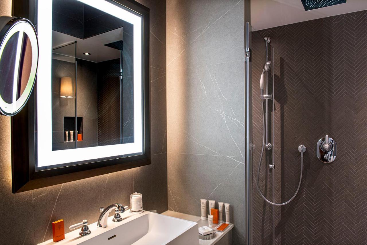 Hotel Les Armures Genève Buitenkant foto Bathroom